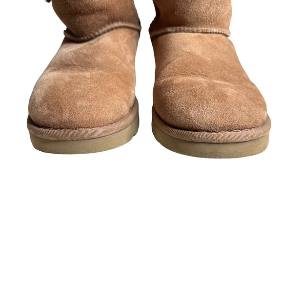 UGG Women’s  Bailey Triple Button Boots. Size 7 - Picture 5 of 10